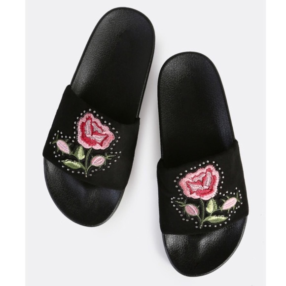 🌹HP🌹Cute Rose Embroidered Slide Sandals - Picture 2 of 5